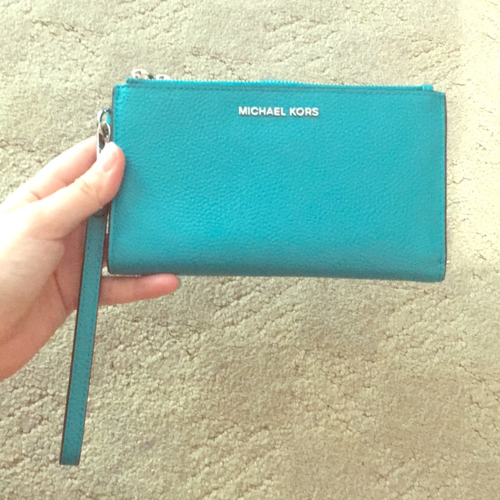 Michael Kors Adele Smartphone Wristlet